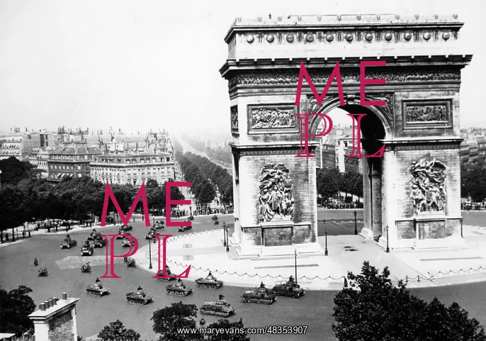 : Parade of German troops in Paris, 1940 : Parade of German troops in Paris, 1940