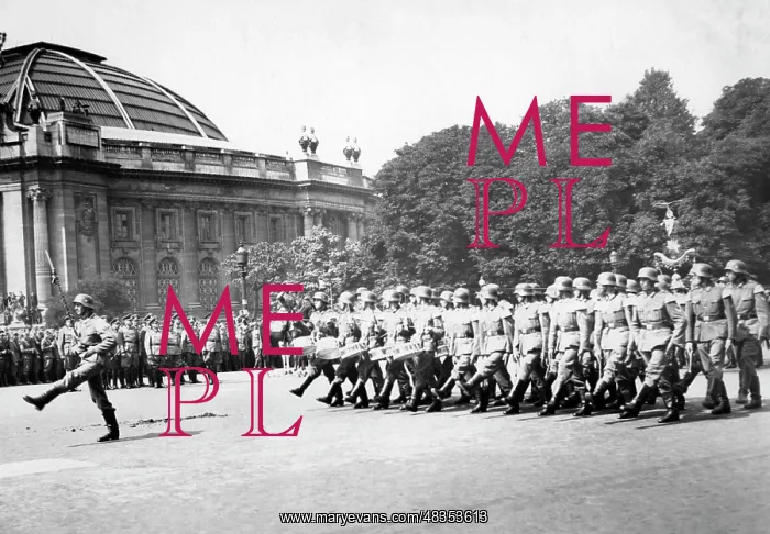 : Parade of German troops in Paris, 1941 : Parade of German troops in Paris, 1941