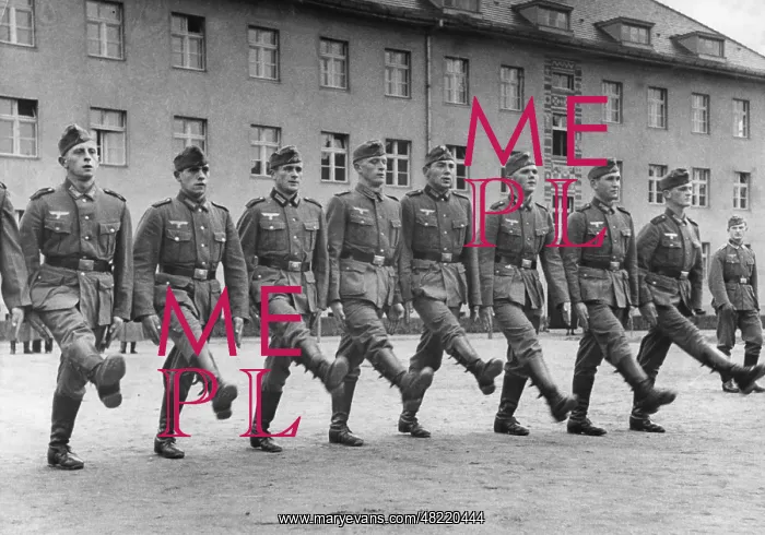 : Parade ground drill of the Panzer Lehr Division in Wunsd : Parade ground drill of the Panzer Lehr Division in Wunsd