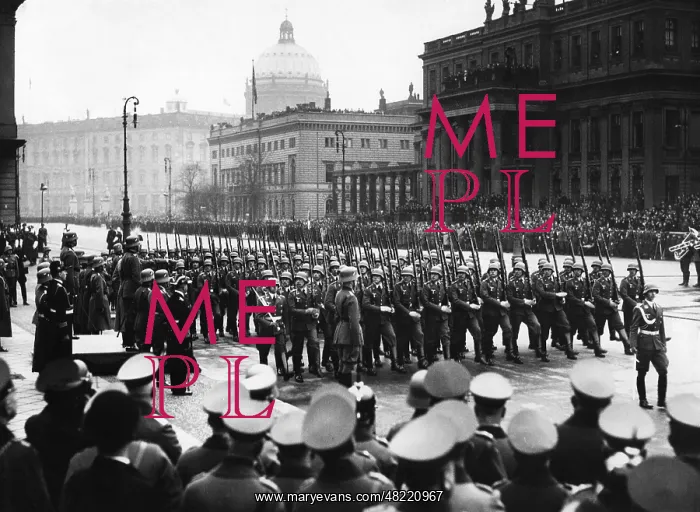 : Parade of the Luftwaffe before Adolf Hitler in Berlin, 1 : Parade of the Luftwaffe before Adolf Hitler in Berlin, 1