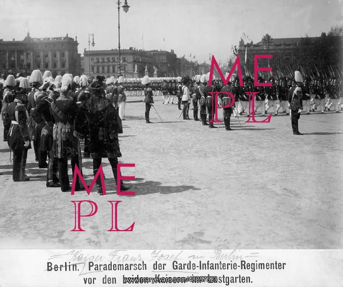 : Parade march in the Berlin Lustgarten, 1900 : Parade march in the Berlin Lustgarten, 1900
