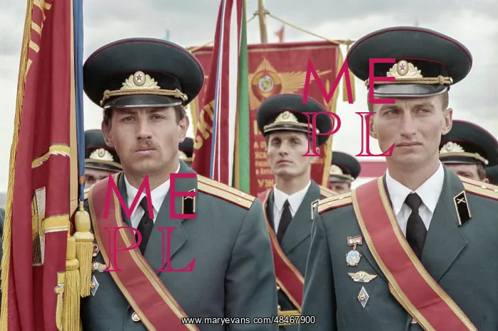 : Parade marking 50th anniversary of Kantemirovskaya division : Parade marking 50th anniversary of Kantemirovskaya division