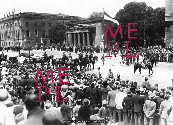 : Parade at the Neue Wache in Berlin, 1931 : Parade at the Neue Wache in Berlin, 1931