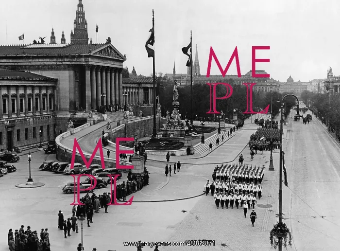: Parade in front of the Parliament in Vienna, 1938 : Parade in front of the Parliament in Vienna, 1938