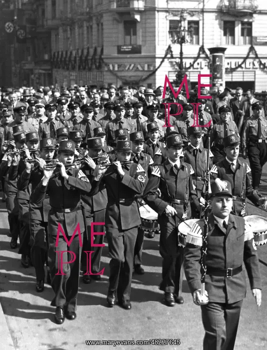 : Parade of Scherl employees on the 1st of May, 1937 : Parade of Scherl employees on the 1st of May, 1937