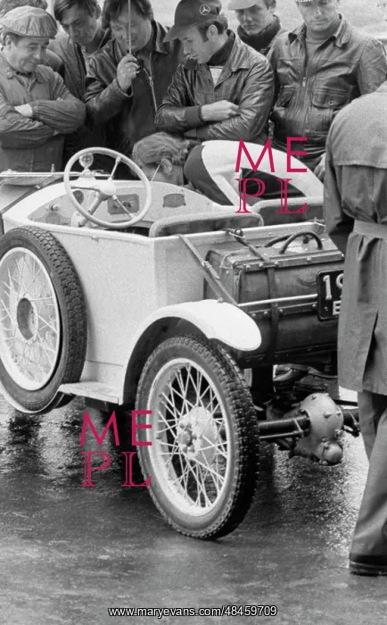 : Parade of vintage vehicles : Parade of vintage vehicles