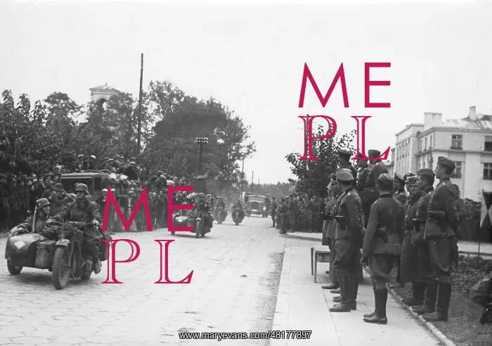 : Parade during the withdrawal of the Germans from Brest-Litov : Parade during the withdrawal of the Germans from Brest-Litov