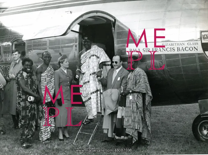 : The Paramount Chief of the Ashanti leaves Airspeed Ambas : The Paramount Chief of the Ashanti leaves Airspeed Ambas