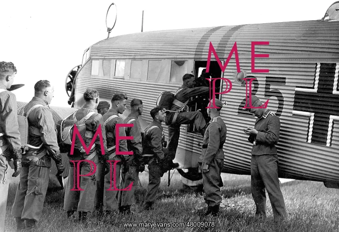 : Paratroopers in front of a Junkers Ju 52, 1938 : Paratroopers in front of a Junkers Ju 52, 1938