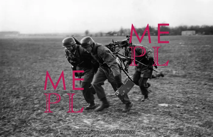 : Paratroopers at a maneuver : Paratroopers at a maneuver