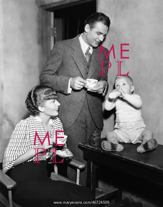 : Parents with baby drinking from bottle : Parents with baby drinking from bottle