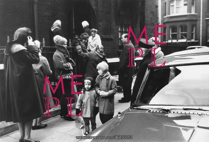: PARENTS COLLECT CHILDREN : PARENTS COLLECT CHILDREN