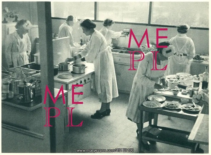 : Paris Expo 1937, Housekeeping Classes : Paris Expo 1937, Housekeeping Classes