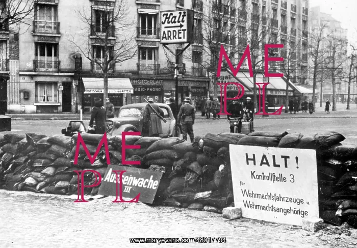 : Paris under German occupation in 1941 : Paris under German occupation in 1941