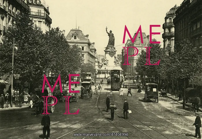 : PARIS PLACE REPUBLIQUE : PARIS PLACE REPUBLIQUE