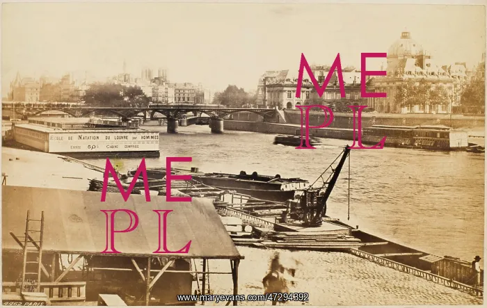  : PARIS / SEINE / LOUVRE QUAIS