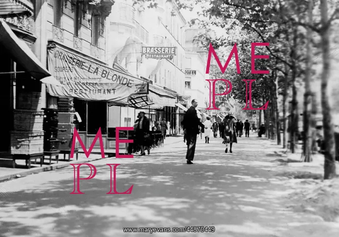 : PARIS STREET SCENE : PARIS STREET SCENE