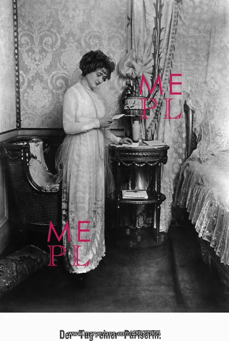 : Parisian. A Parisian woman reading her correspondence. (undated photograph) : Parisian. A Parisian woman reading her correspondence. (undated photograph)