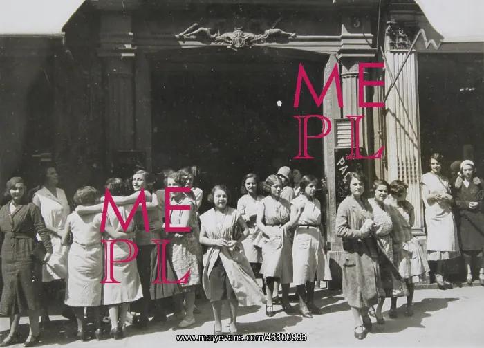 : Parisian seamstresses : Parisian seamstresses