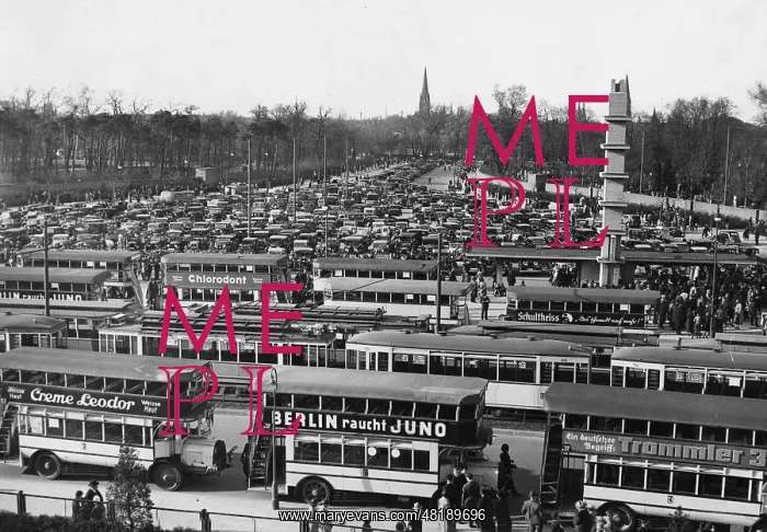 : Parking place in Berlin, 1935 : Parking place in Berlin, 1935