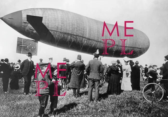 : Parseval III on the airfield Oberwiesenfeld, 1909 : Parseval III on the airfield Oberwiesenfeld, 1909