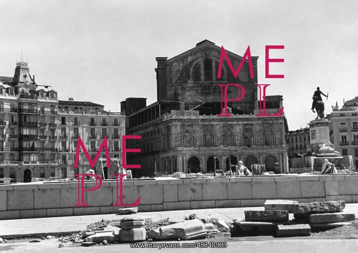 : Partially destroyed Teatro Real in Madrid, 1939 : Partially destroyed Teatro Real in Madrid, 1939