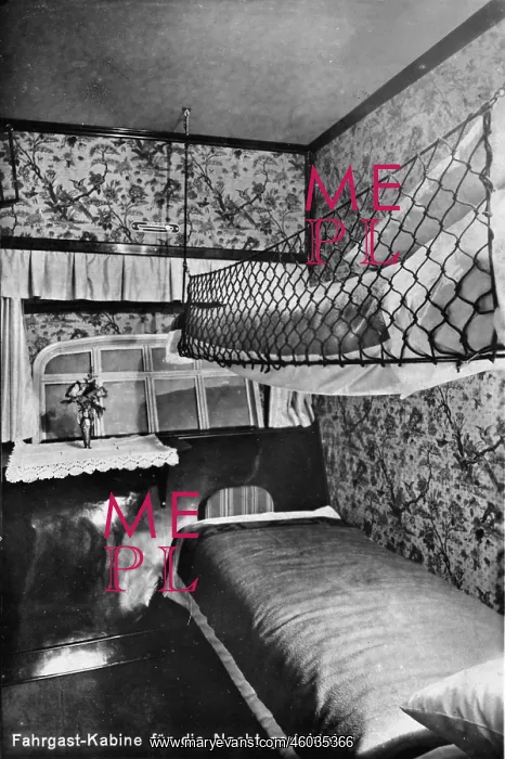 : Passanger cabin of the zeppelin LZ 127 : Passanger cabin of the zeppelin LZ 127