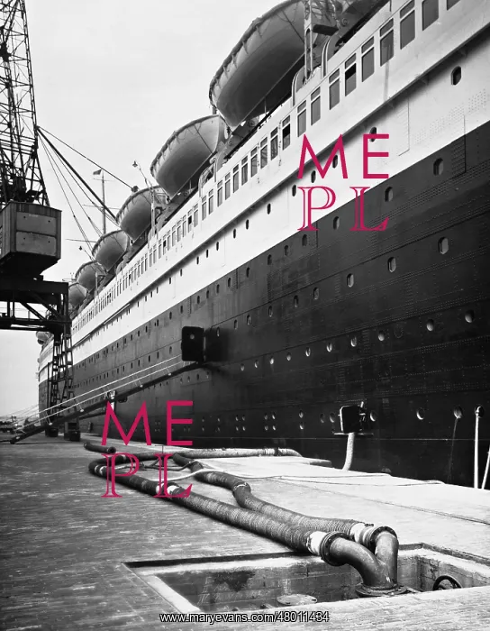 : Passenger steamer in Bremerhaven, 1929 : Passenger steamer in Bremerhaven, 1929