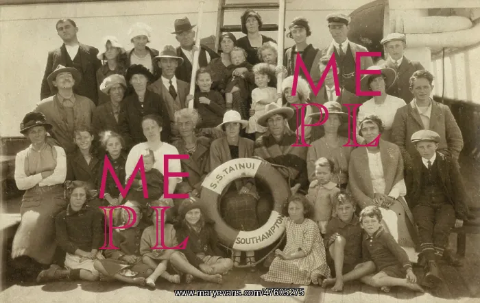: Passengers on board the SS Tainui, Southampton : Passengers on board the SS Tainui, Southampton