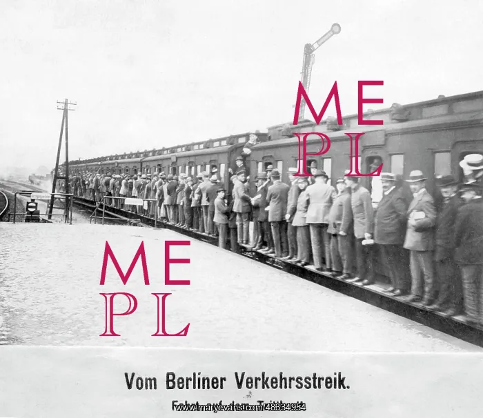 : Passengers on the footsteps of a Berlin train, 1919 : Passengers on the footsteps of a Berlin train, 1919