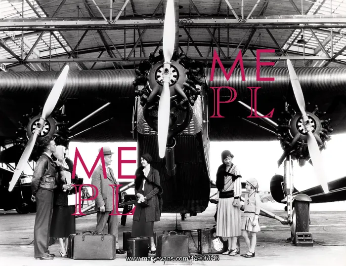 : Passengers with Ford Trimotor aeroplane : Passengers with Ford Trimotor aeroplane