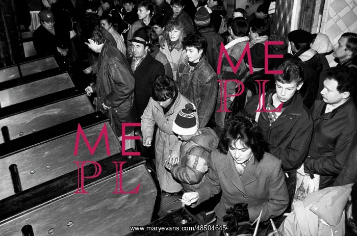 : Passengers of Moscow Metro, 1991 : Passengers of Moscow Metro, 1991