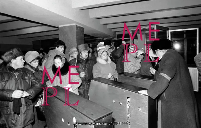 : Passengers of Moscow Metro, 1995 : Passengers of Moscow Metro, 1995