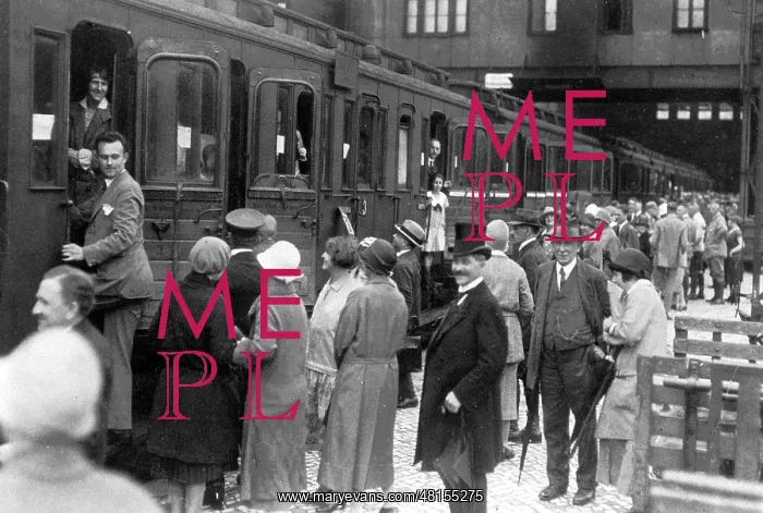 : Passengers on a platform of a train station in Berlin : Passengers on a platform of a train station in Berlin