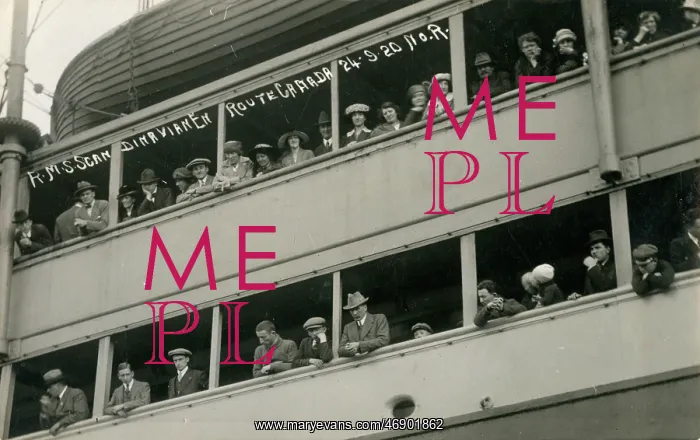 : Passengers on the rail of the RMS Scandinavian to Canada : Passengers on the rail of the RMS Scandinavian to Canada