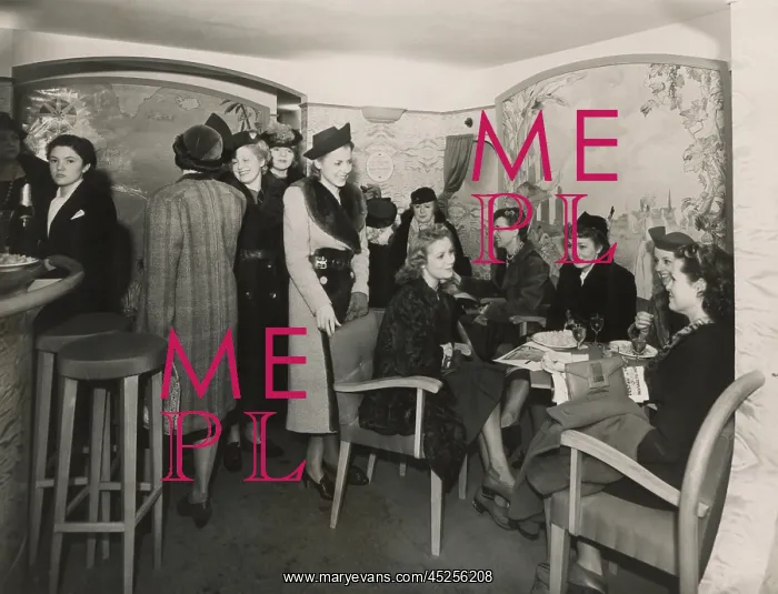 : Passengers in a salon on the transatlantic seaplane : Passengers in a salon on the transatlantic seaplane