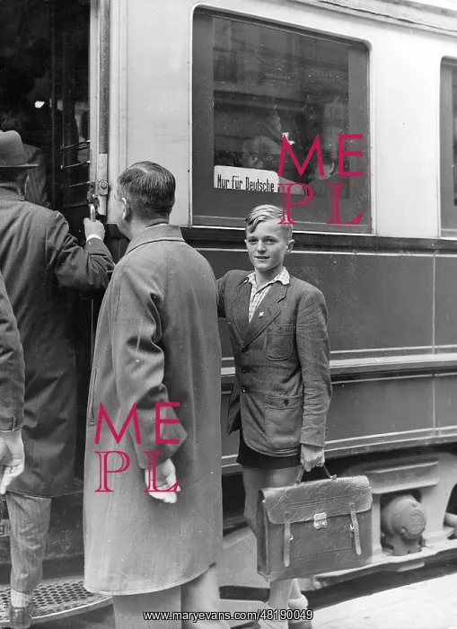 : Passengers on the station in Poznan, 1941 : Passengers on the station in Poznan, 1941
