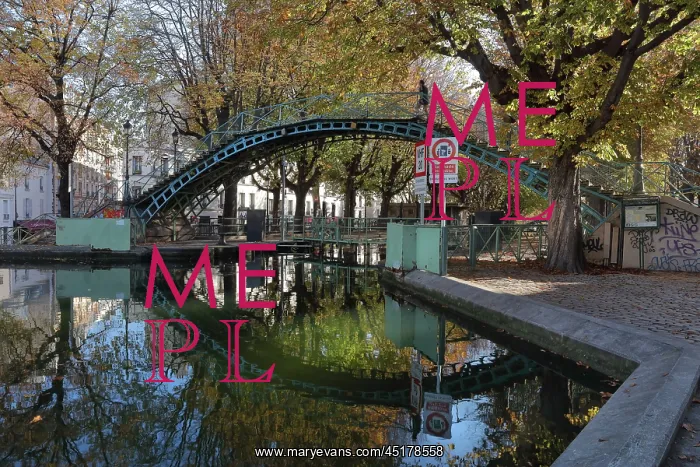 : Passerelle Bichat, Canal Saint-Martin, Paris, France : Passerelle Bichat, Canal Saint-Martin, Paris, France