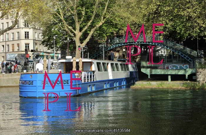 : Passerelle de la Grange-aux-Belles, Canal Saint-Martin : Passerelle de la Grange-aux-Belles, Canal Saint-Martin