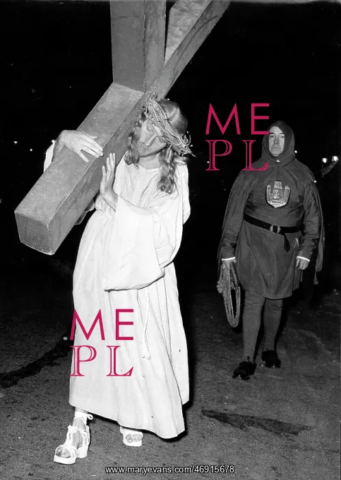 : Passion Play Enacted Before Notre-Dame : Passion Play Enacted Before Notre-Dame