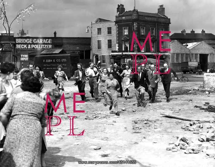 : PASSPORT TO PIMLICO : PASSPORT TO PIMLICO