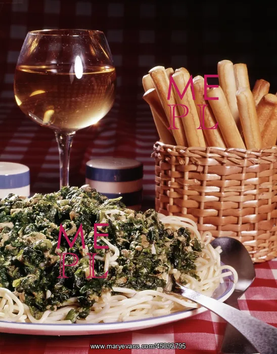 : Pasta with Spinach and Clam Sauce Bread Sticks : Pasta with Spinach and Clam Sauce Bread Sticks