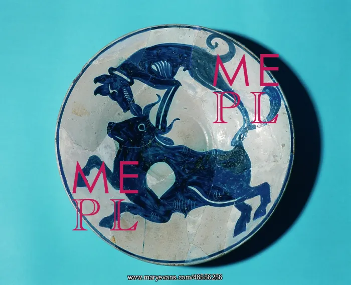 : Paterna ceramic style. Blue plate. Dog attacking a bull. 15t : Paterna ceramic style. Blue plate. Dog attacking a bull. 15t