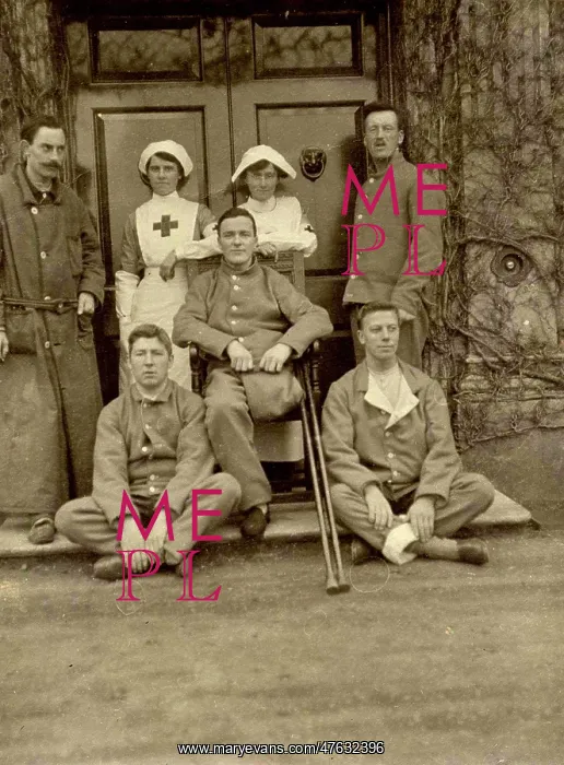 : Five patients and two nurses outside Quex House : Five patients and two nurses outside Quex House