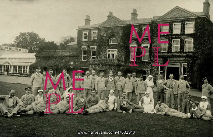 : Patients and nurses in front of Quex House : Patients and nurses in front of Quex House