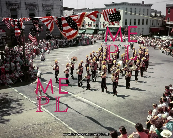 : Patriotic 4th of July Parade Small Town Square : Patriotic 4th of July Parade Small Town Square