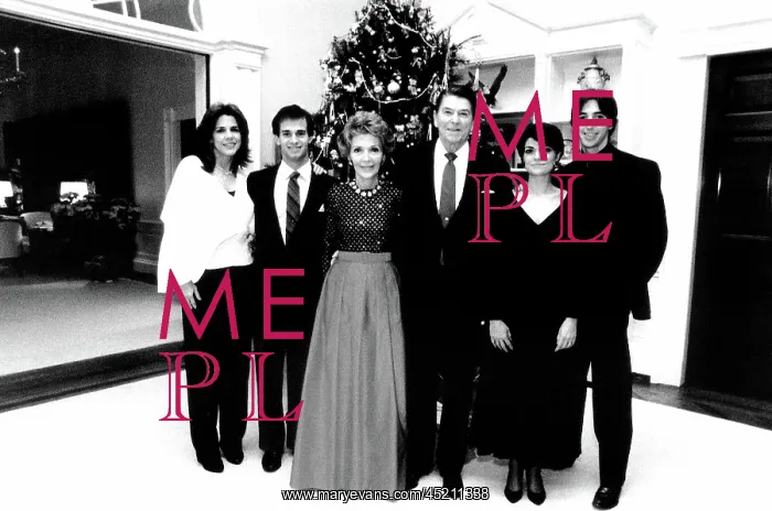 : Patti Davis, Nancy Reagan, Ronald Reagan, ? : Patti Davis, Nancy Reagan, Ronald Reagan, ?