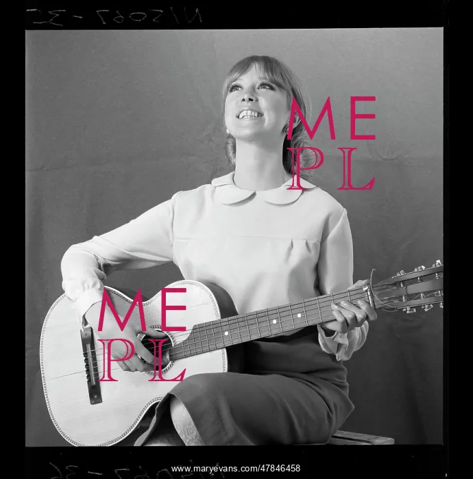  : Pattie Boyd - With Guitar - Studio shoot