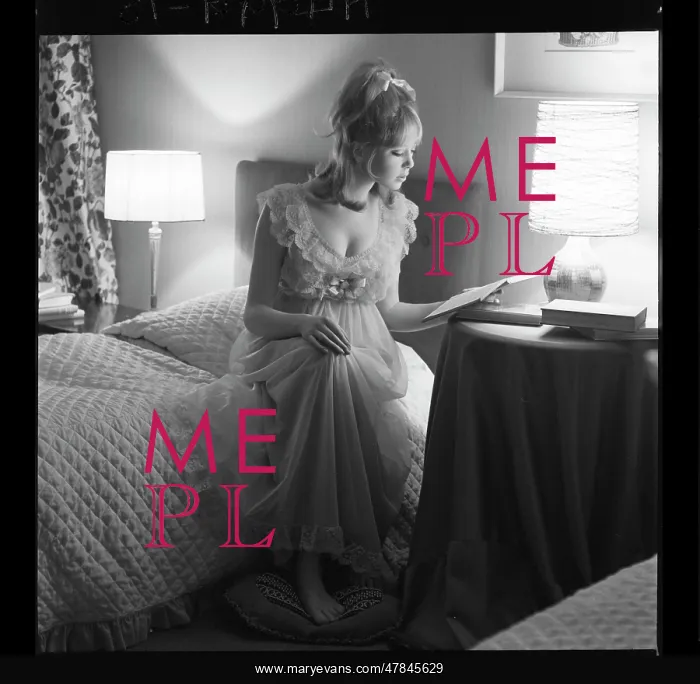 : Pattie Boyd - Nightdress shoot : Pattie Boyd - Nightdress shoot