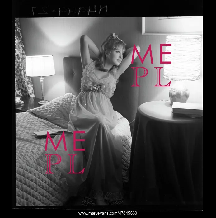 : Pattie Boyd - Nightdress shoot : Pattie Boyd - Nightdress shoot